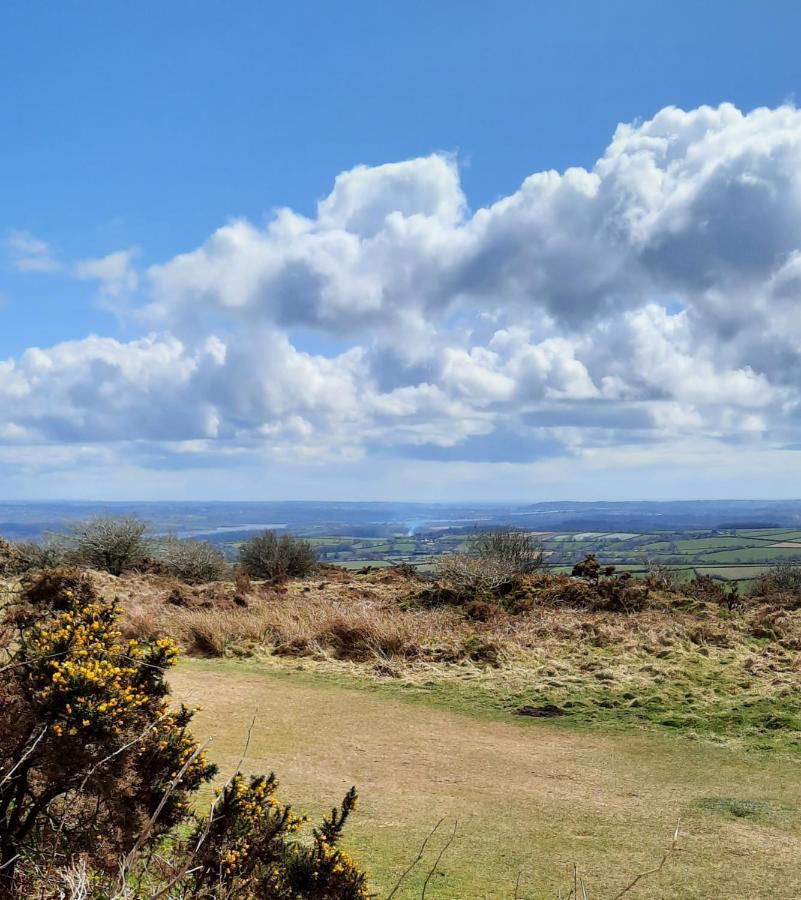 Summit Camping Kit Hill Cornwall Panoramic Views Grass Pitch From 15Pn Or Bella Bell Tent 75Pn Callington 외부 사진