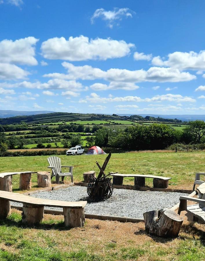 Summit Camping Kit Hill Cornwall Panoramic Views Grass Pitch From 15Pn Or Bella Bell Tent 75Pn Callington 외부 사진